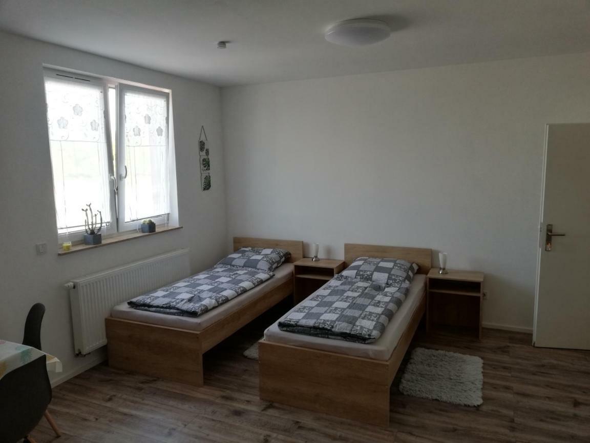 Am Muehlbach0 Hotell Bodenheim Exteriör bild